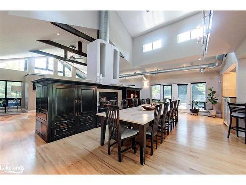 21 Trails End, Collingwood, ON - Indoor Photo Showing Dining Room