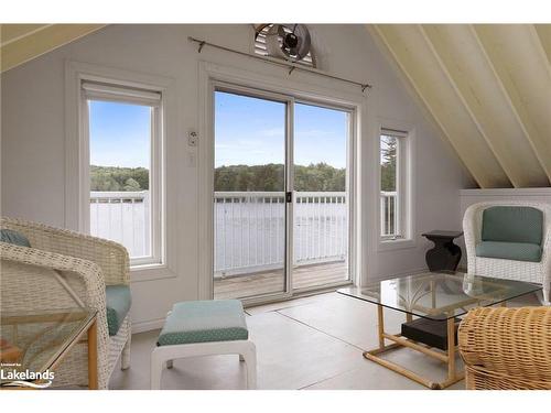 70 Caisses Island, Bracebridge, ON - Indoor Photo Showing Living Room