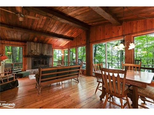 70 Caisses Island, Bracebridge, ON - Indoor Photo Showing Dining Room