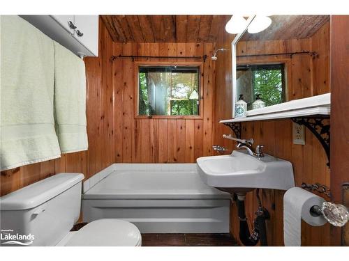 70 Caisses Island, Bracebridge, ON - Indoor Photo Showing Bathroom