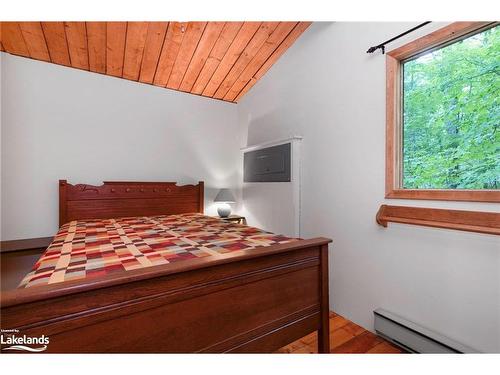 70 Caisses Island, Bracebridge, ON - Indoor Photo Showing Bedroom