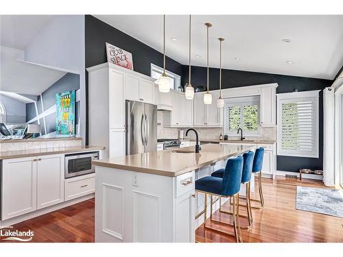 10 Mcintosh Gate, Collingwood, ON - Indoor Photo Showing Kitchen With Upgraded Kitchen