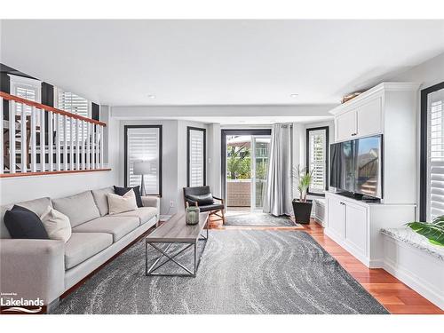 10 Mcintosh Gate, Collingwood, ON - Indoor Photo Showing Living Room