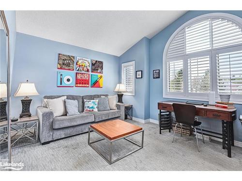 10 Mcintosh Gate, Collingwood, ON - Indoor Photo Showing Living Room