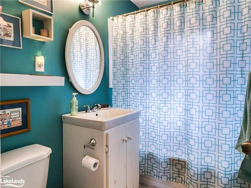 370 Pinegrove Street, Gravenhurst, ON - Indoor Photo Showing Bathroom