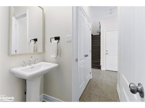 196 Findlay Drive, Collingwood, ON - Indoor Photo Showing Bathroom