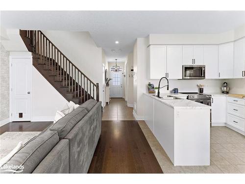 196 Findlay Drive, Collingwood, ON - Indoor Photo Showing Kitchen