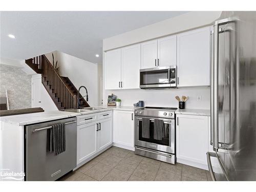 196 Findlay Drive, Collingwood, ON - Indoor Photo Showing Kitchen With Double Sink