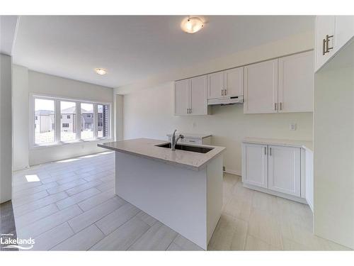 204 Rosanne Circle, Wasaga Beach, ON - Indoor Photo Showing Kitchen