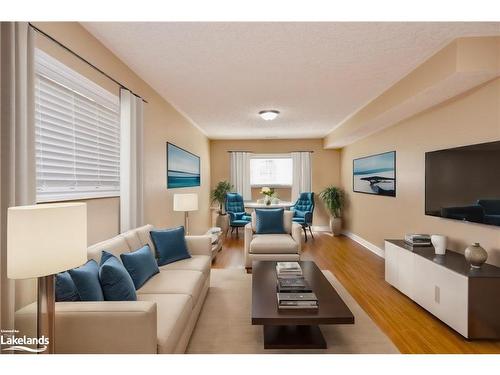 72 Forest Avenue, Wasaga Beach, ON - Indoor Photo Showing Living Room