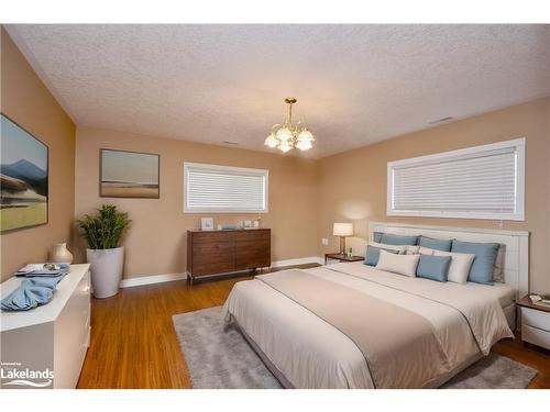 72 Forest Avenue, Wasaga Beach, ON - Indoor Photo Showing Bedroom