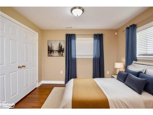 72 Forest Avenue, Wasaga Beach, ON - Indoor Photo Showing Bedroom