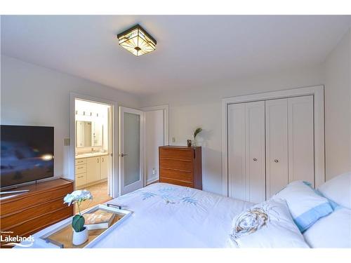 365 Macisaac Drive, Orillia, ON - Indoor Photo Showing Bedroom