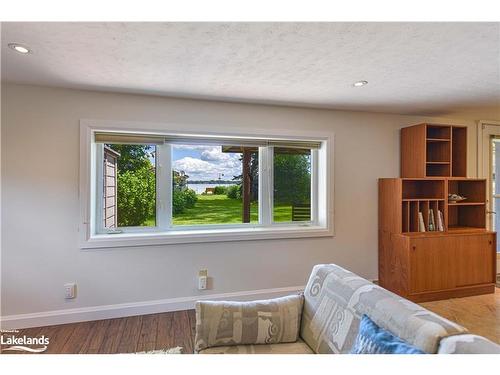 365 Macisaac Drive, Orillia, ON - Indoor Photo Showing Bedroom