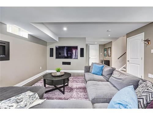 35 Hughes Street, Collingwood, ON - Indoor Photo Showing Living Room