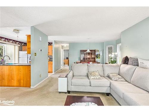 34 Reid Crescent, Collingwood, ON - Indoor Photo Showing Living Room