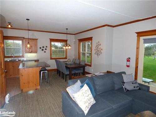 110-184 Snowbridge Way, The Blue Mountains, ON - Indoor Photo Showing Living Room