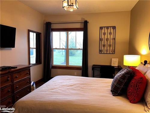 110-184 Snowbridge Way, The Blue Mountains, ON - Indoor Photo Showing Bedroom