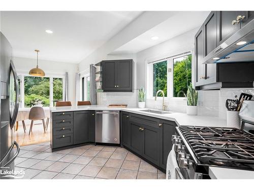 140 Augusta Crescent, The Blue Mountains, ON - Indoor Photo Showing Kitchen