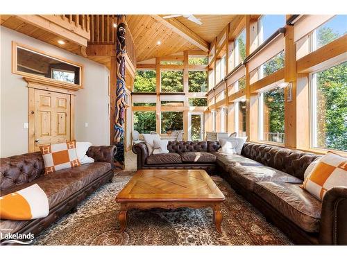 1080 Whitehead Road, Gravenhurst, ON - Indoor Photo Showing Living Room