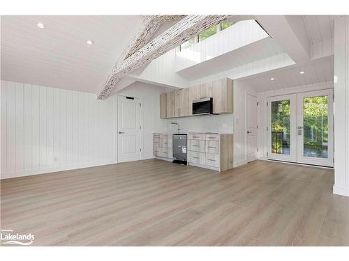 1080 Whitehead Road, Gravenhurst, ON - Indoor Photo Showing Kitchen