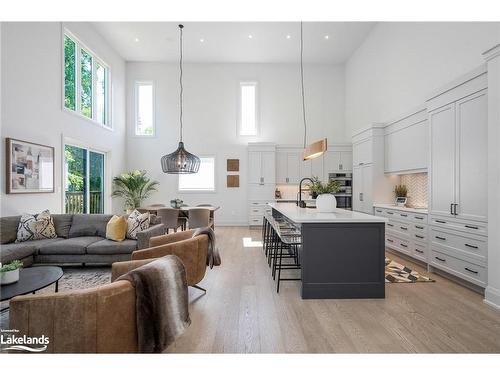 107 Tekiah Road, Clarksburg, ON - Indoor Photo Showing Living Room