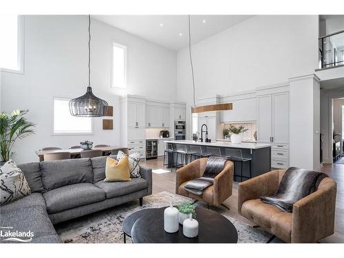 107 Tekiah Road, Clarksburg, ON - Indoor Photo Showing Living Room