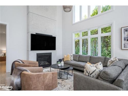 107 Tekiah Road, Clarksburg, ON - Indoor Photo Showing Living Room With Fireplace