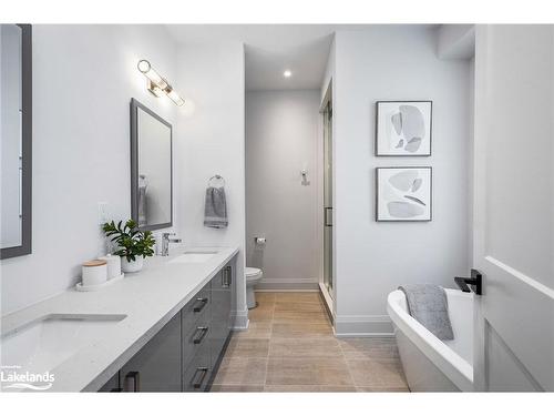 107 Tekiah Road, Clarksburg, ON - Indoor Photo Showing Bathroom