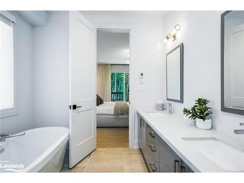 107 Tekiah Road, Clarksburg, ON - Indoor Photo Showing Bathroom