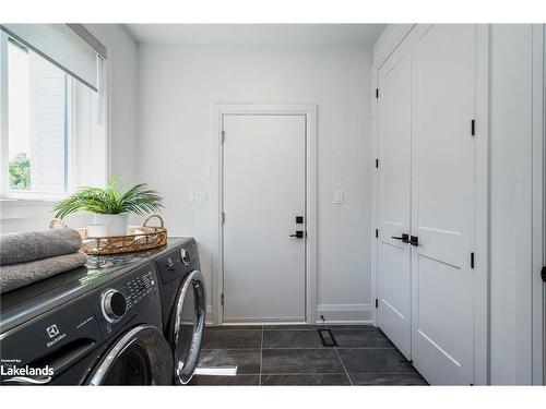 107 Tekiah Road, Clarksburg, ON - Indoor Photo Showing Laundry Room