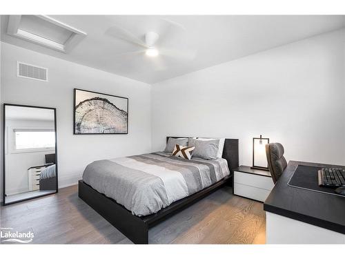 107 Tekiah Road, Clarksburg, ON - Indoor Photo Showing Bedroom