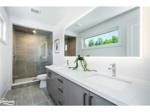 107 Tekiah Road, Clarksburg, ON - Indoor Photo Showing Bathroom