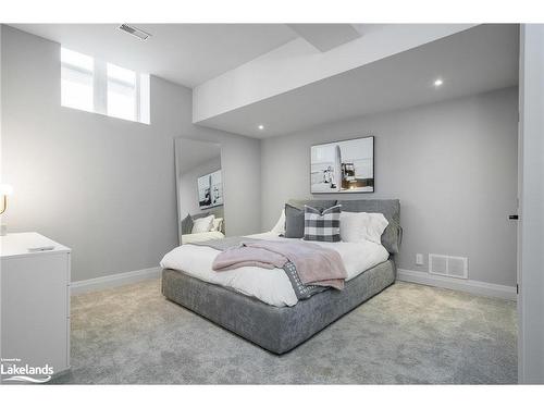 107 Tekiah Road, Clarksburg, ON - Indoor Photo Showing Bedroom