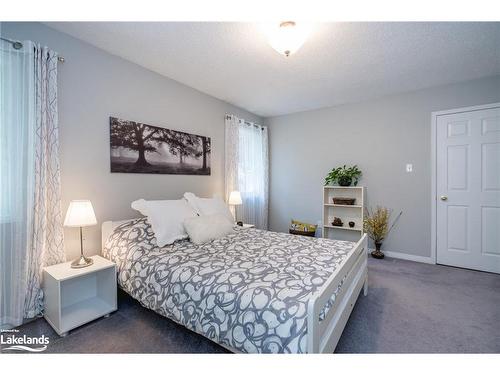 28 Caribou Trail, Wasaga Beach, ON - Indoor Photo Showing Bedroom