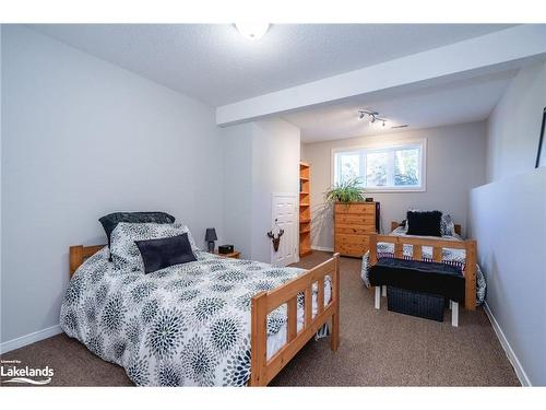 28 Caribou Trail, Wasaga Beach, ON - Indoor Photo Showing Bedroom
