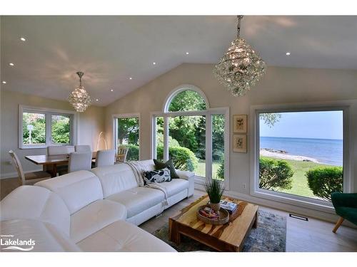 1 Oliver Crescent, Collingwood, ON - Indoor Photo Showing Living Room