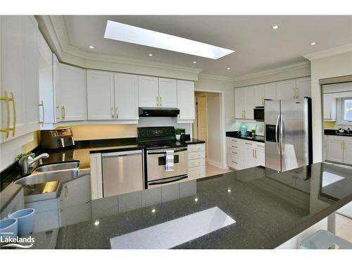 1 Oliver Crescent, Collingwood, ON - Indoor Photo Showing Kitchen With Double Sink