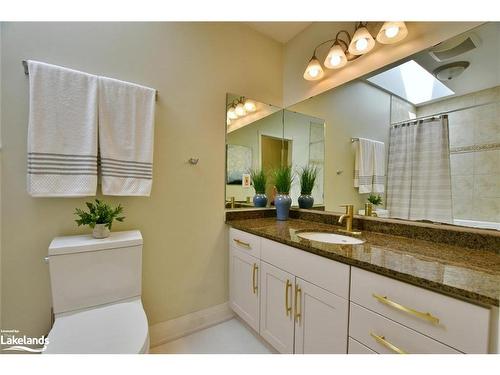 1 Oliver Crescent, Collingwood, ON - Indoor Photo Showing Bathroom