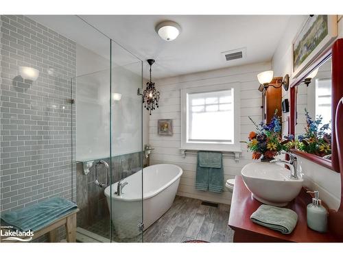 260 Bay Street, Gravenhurst, ON - Indoor Photo Showing Bathroom