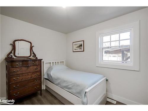 260 Bay Street, Gravenhurst, ON - Indoor Photo Showing Bedroom