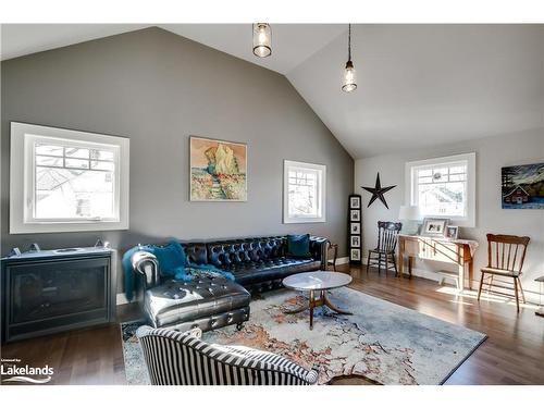 260 Bay Street, Gravenhurst, ON - Indoor Photo Showing Living Room