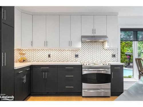 3 Burnside Court, Collingwood, ON - Indoor Photo Showing Kitchen With Upgraded Kitchen