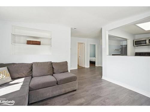 60 Laidlaw Street, Wasaga Beach, ON - Indoor Photo Showing Living Room