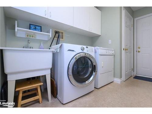 39 Glenwood Drive, Huntsville, ON - Indoor Photo Showing Laundry Room