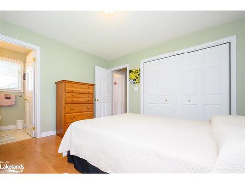 39 Glenwood Drive, Huntsville, ON - Indoor Photo Showing Bedroom