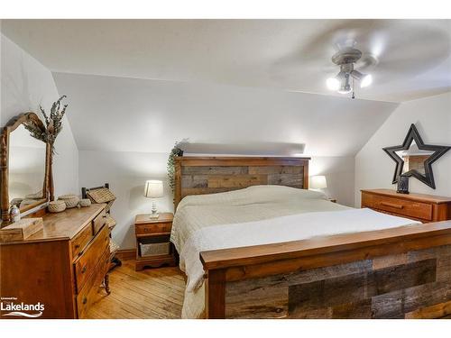 1658 Housey'S Rapids Road, Gravenhurst, ON - Indoor Photo Showing Bedroom