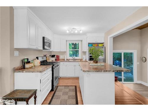 34 Coutnac Crescent, Tiny, ON - Indoor Photo Showing Kitchen With Upgraded Kitchen