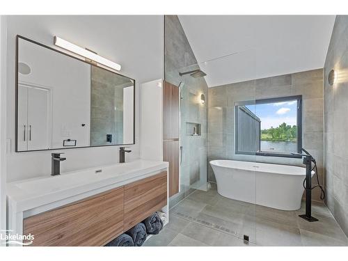 1594 Doe Lake Road, Gravenhurst, ON - Indoor Photo Showing Bathroom