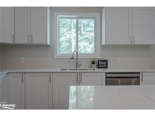 11 Dunchurch Estates Road, Dunchurch, ON - Indoor Photo Showing Kitchen With Double Sink